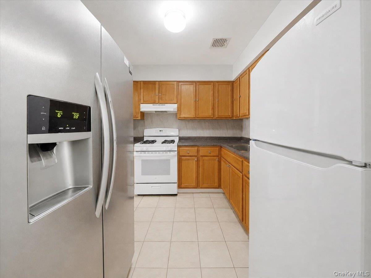 Single Family Boller Avenue Bronx, NY 10466, MLS-1043226-8