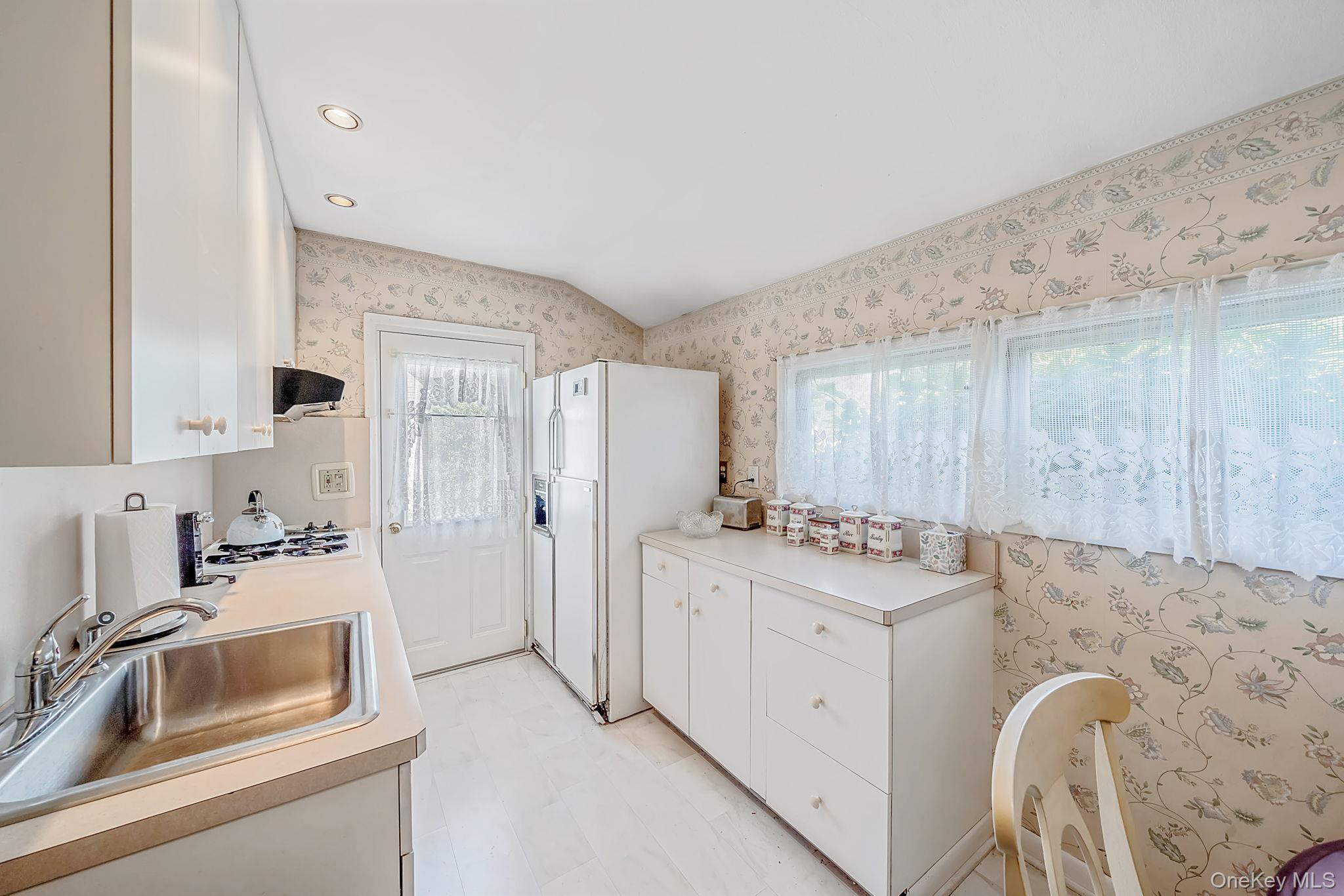 Single Family Walton Street Suffolk County, NY 11717, MLS-1043239-15