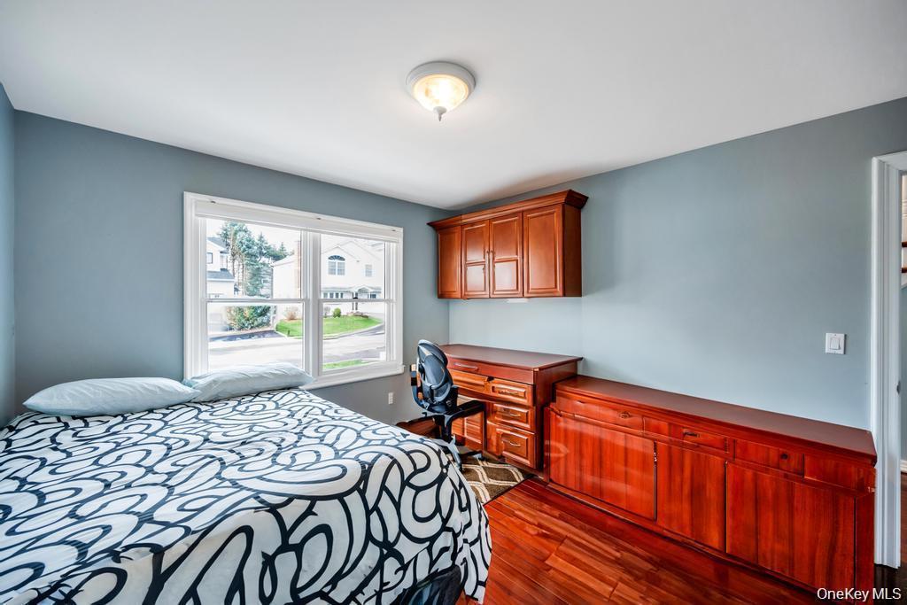 Single Family Garden Circle Nassau County, NY 11791, MLS-1043257-12