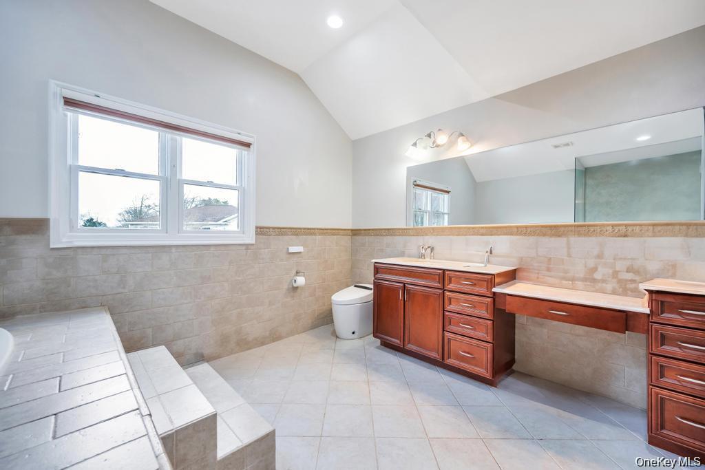Single Family Garden Circle Nassau County, NY 11791, MLS-1043257-21
