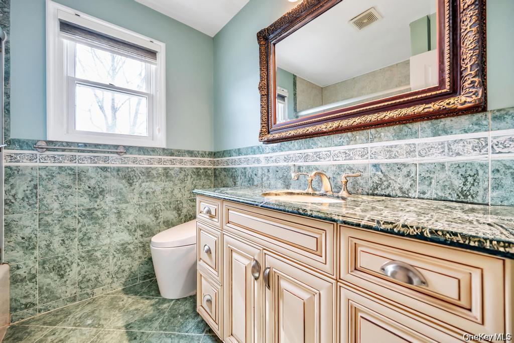Single Family Garden Circle Nassau County, NY 11791, MLS-1043257-25