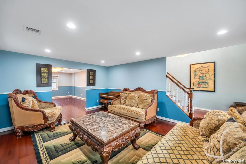 Single Family Garden Circle Nassau County, NY 11791, MLS-1043257-7