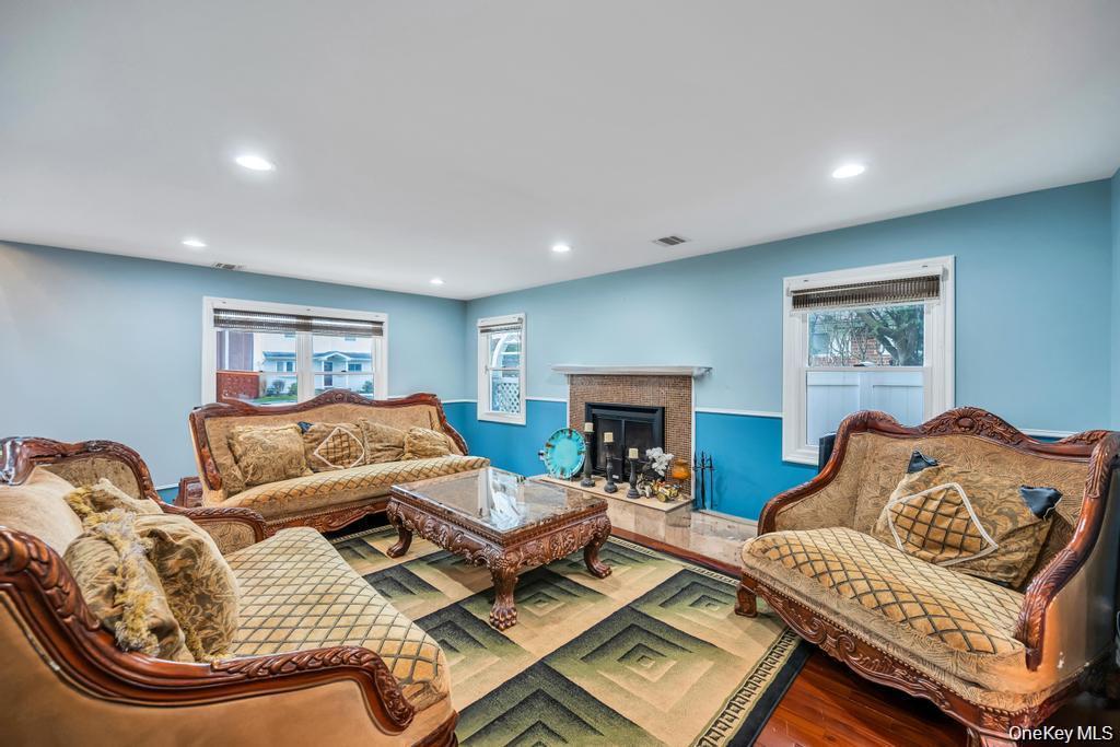 Single Family Garden Circle Nassau County, NY 11791, MLS-1043257-8