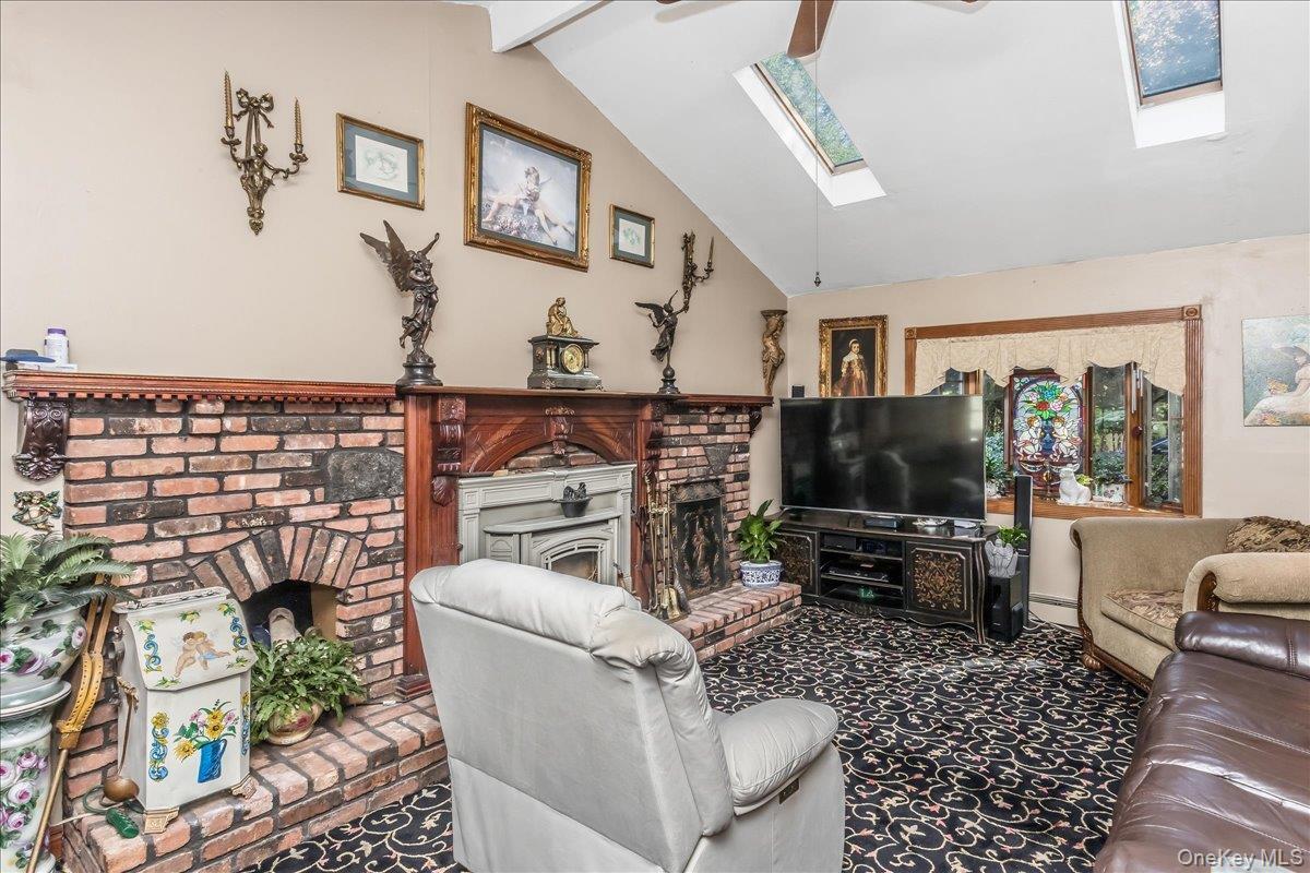 Single Family Linden Avenue Suffolk County, NY 11754, MLS-1043258-12