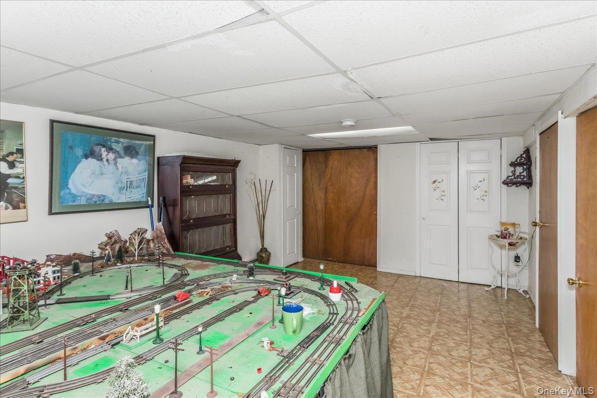 Single Family Linden Avenue Suffolk County, NY 11754, MLS-1043258-20