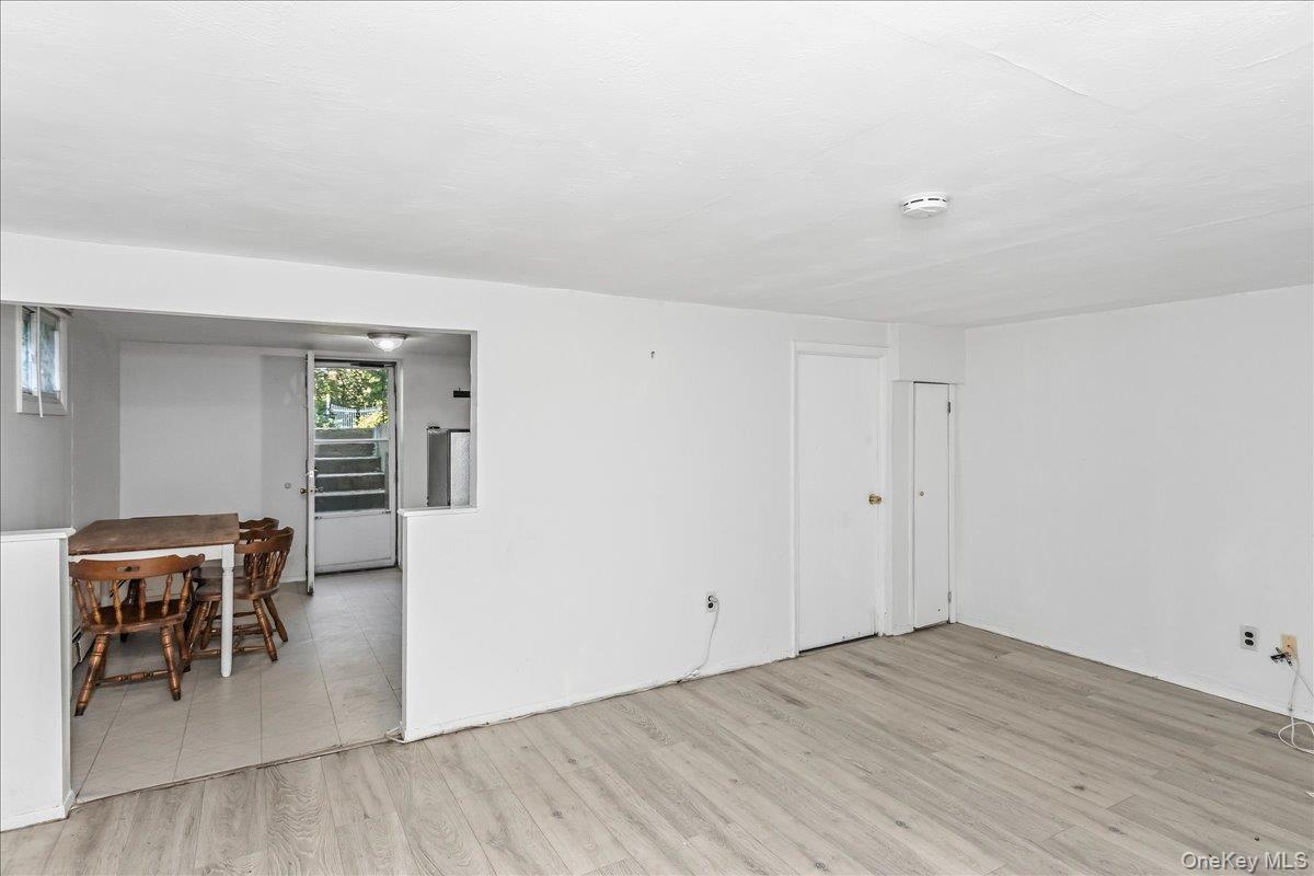 Single Family Linden Avenue Suffolk County, NY 11754, MLS-1043258-21