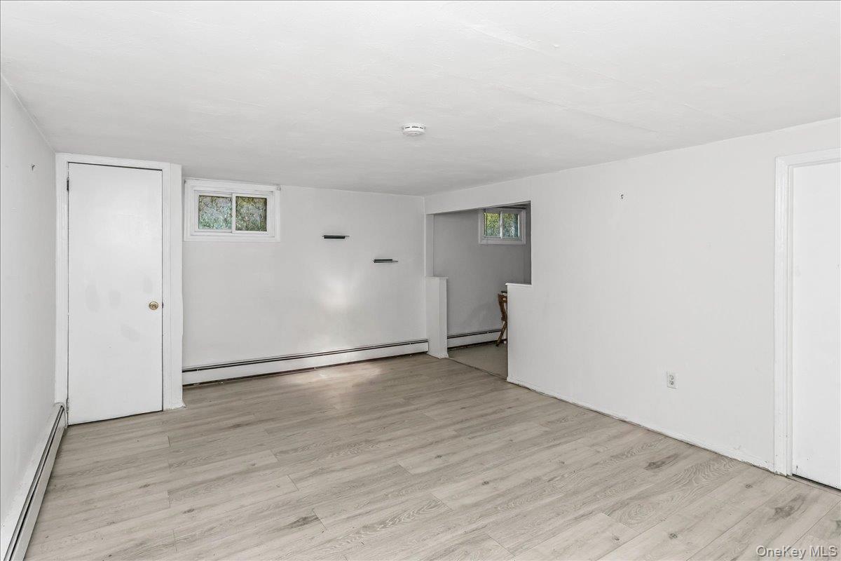 Single Family Linden Avenue Suffolk County, NY 11754, MLS-1043258-22