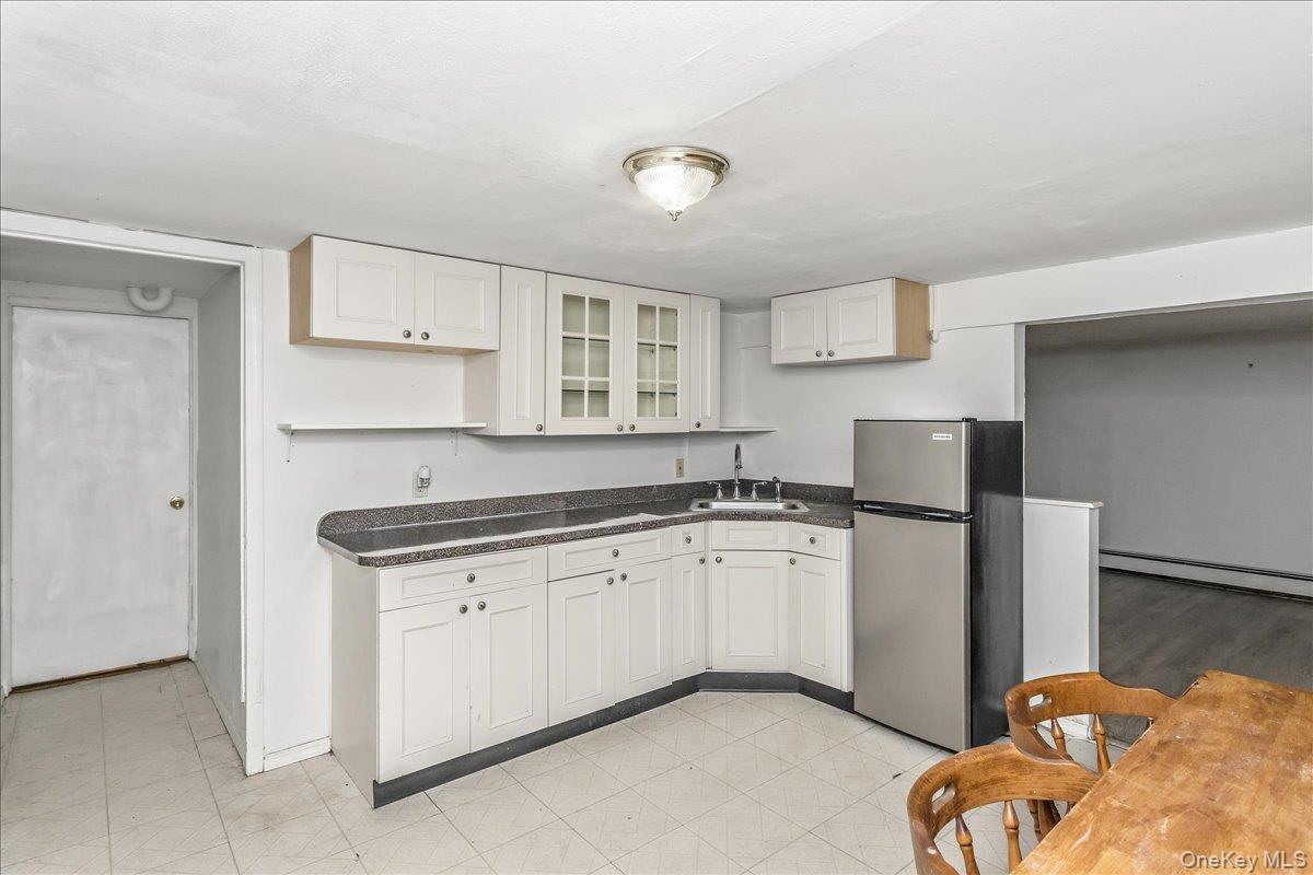 Single Family Linden Avenue Suffolk County, NY 11754, MLS-1043258-23