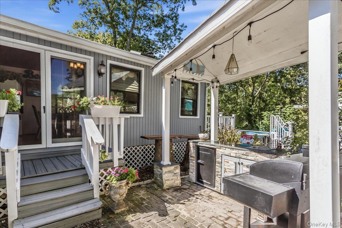 Single Family Linden Avenue Suffolk County, NY 11754, MLS-1043258-27