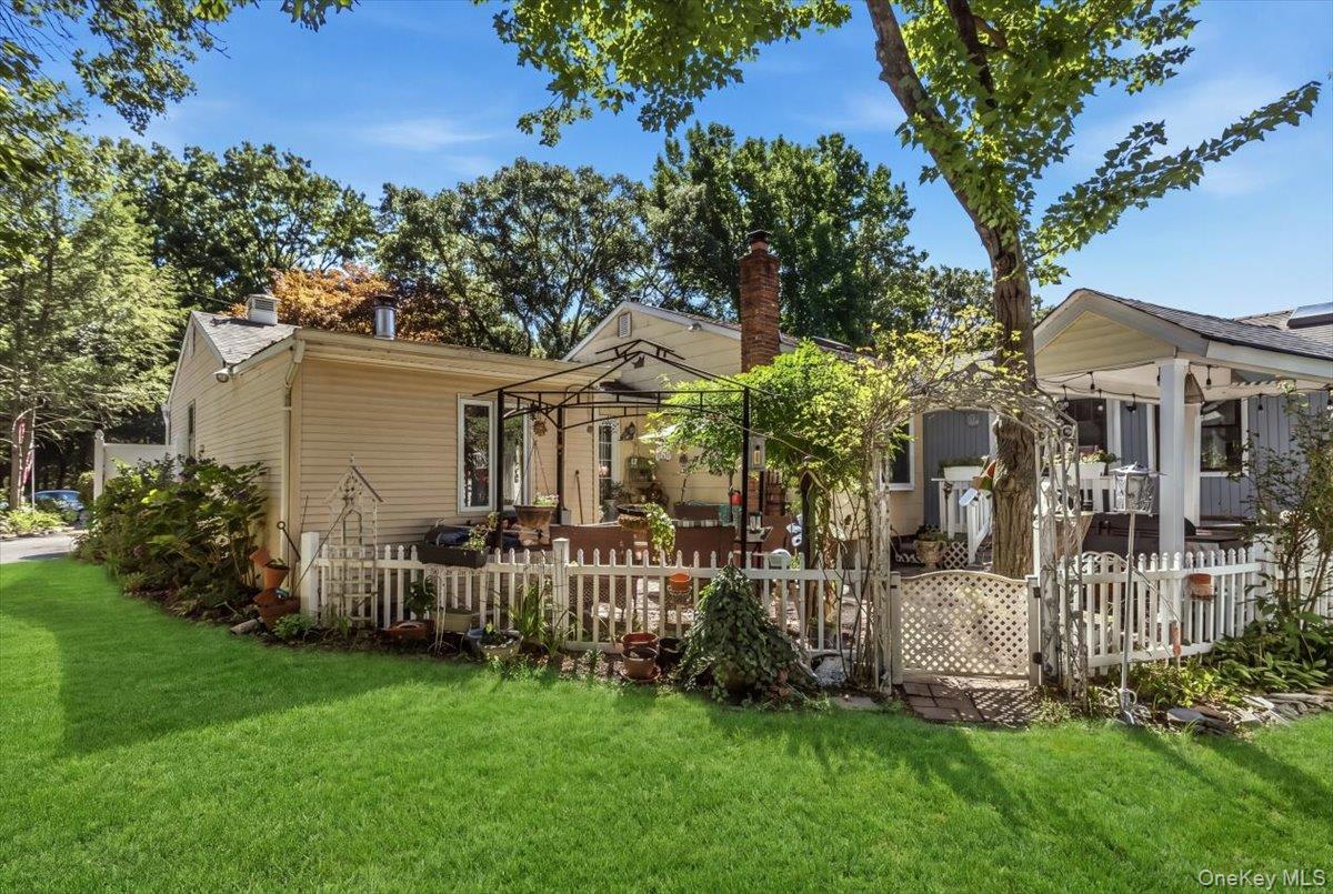 Single Family Linden Avenue Suffolk County, NY 11754, MLS-1043258-28