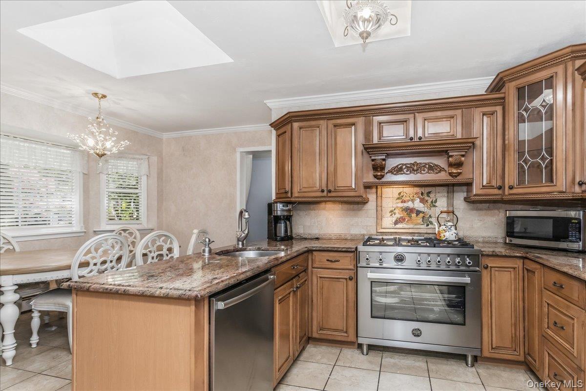Single Family Linden Avenue Suffolk County, NY 11754, MLS-1043258-8