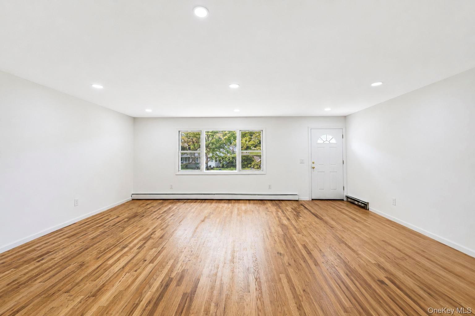 Single Family Robbins Street Suffolk County, NY 11757, MLS-1043269-10