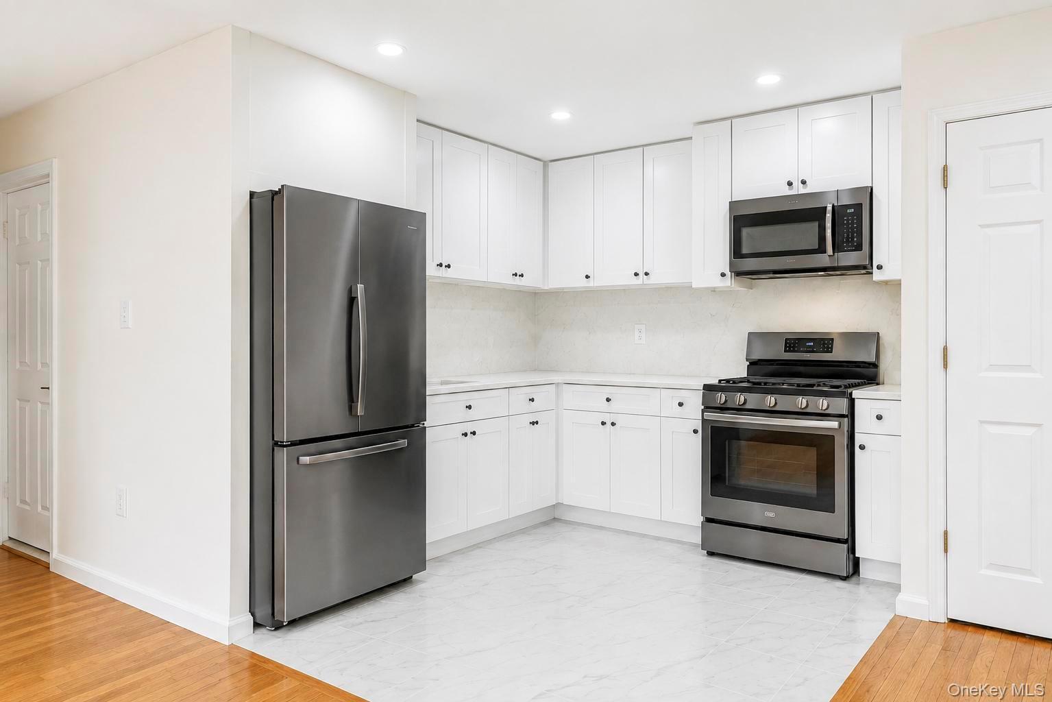 Single Family Robbins Street Suffolk County, NY 11757, MLS-1043269-12