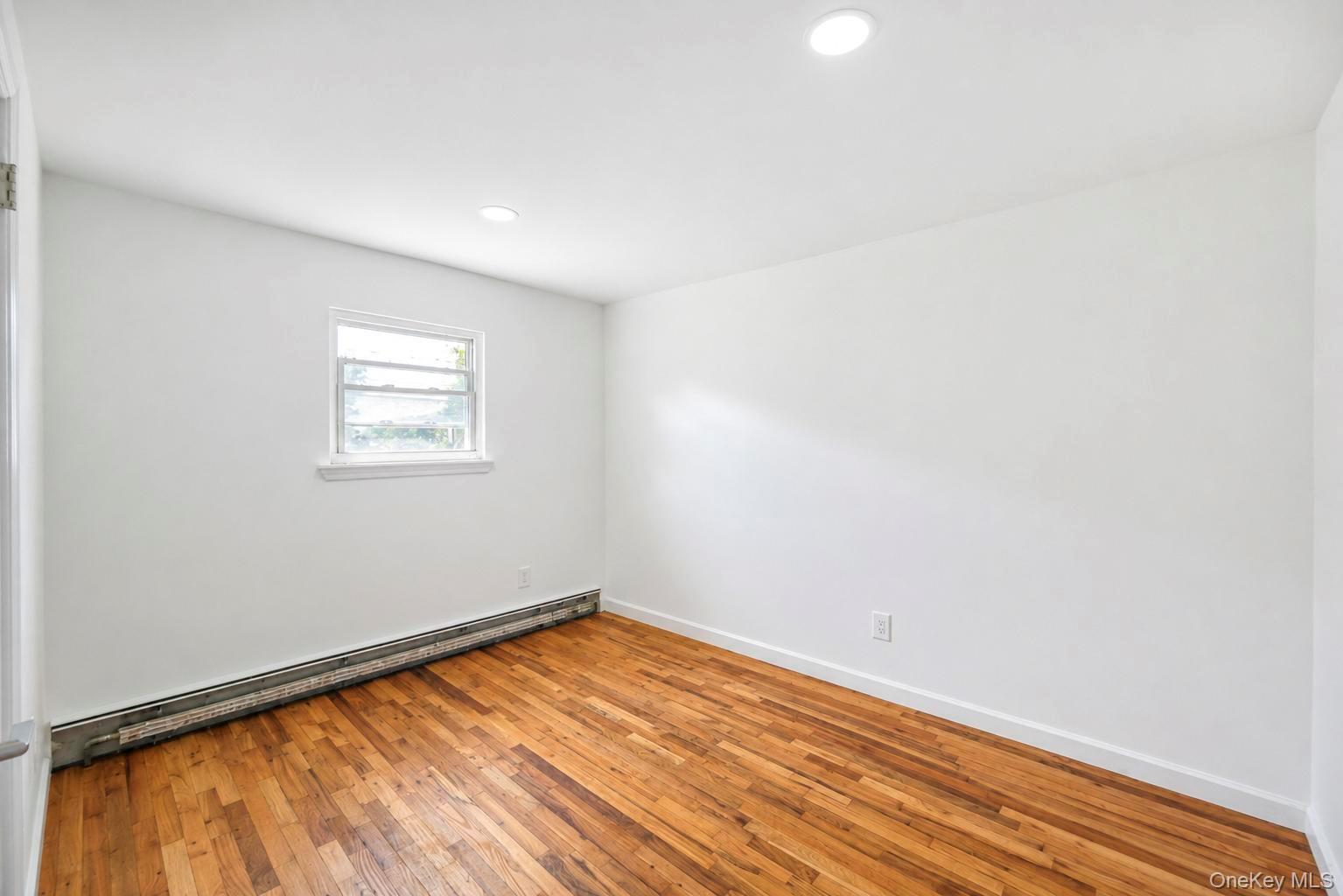 Single Family Robbins Street Suffolk County, NY 11757, MLS-1043269-13