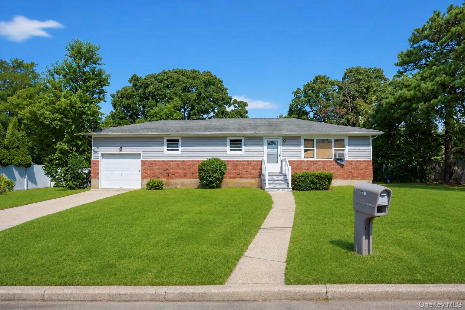 Single Family Robbins Street Suffolk County, NY 11757, MLS-1043269-2