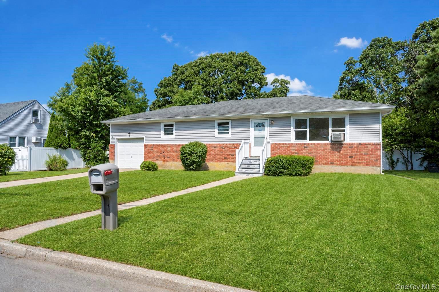 Single Family Robbins Street Suffolk County, NY 11757, MLS-1043269-3