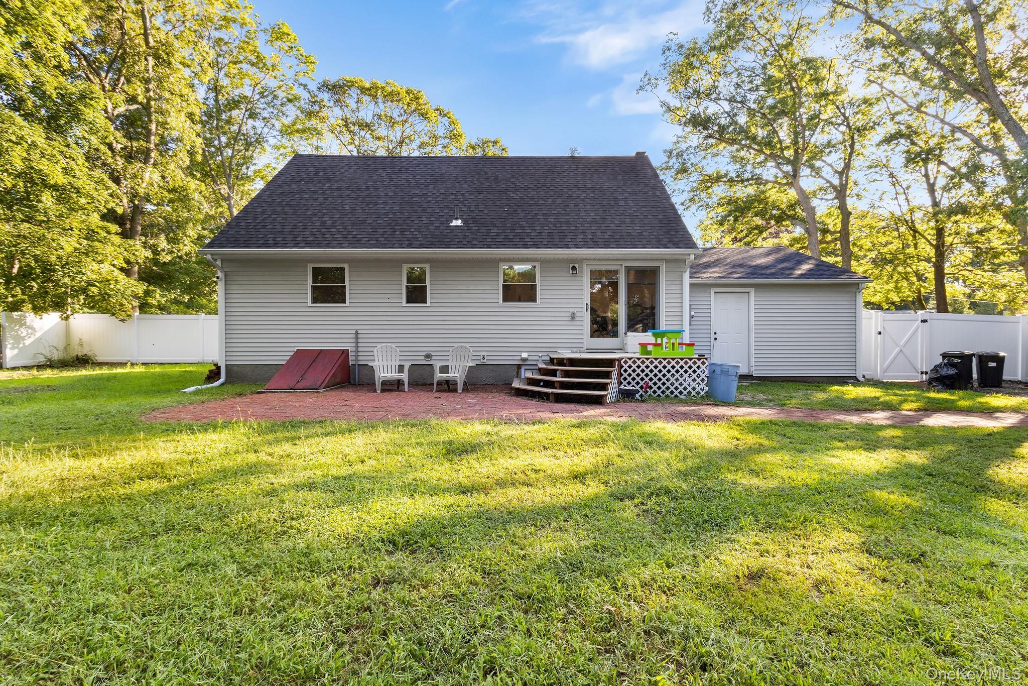 Single Family Pauls Path  Suffolk County, NY 11727, MLS-1043272-27