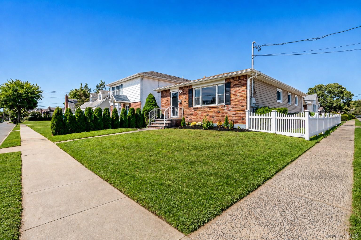 Single Family Grant Avenue Nassau County, NY 11714, MLS-1043288-4