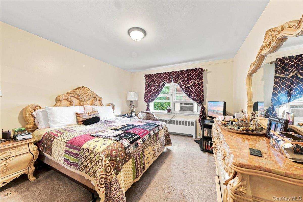 Single Family E 233rd Street Bronx, NY 10466, MLS-1043298-10