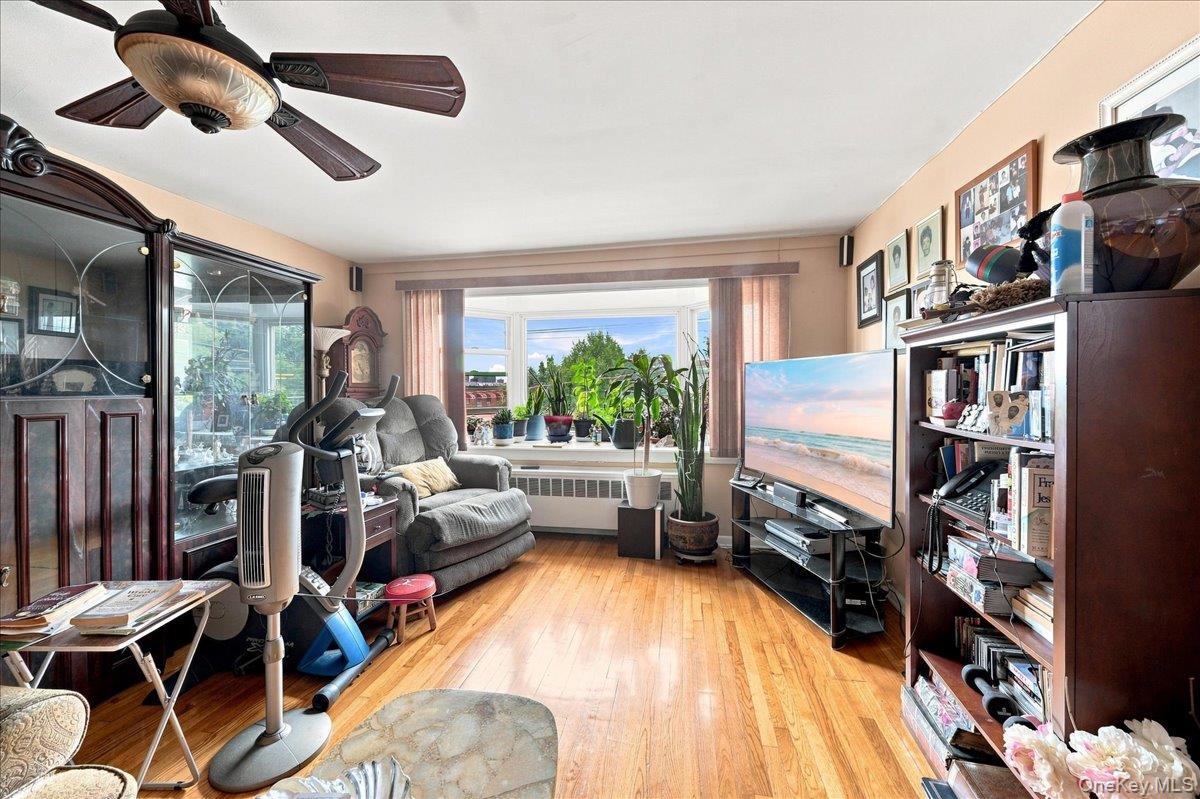 Single Family E 233rd Street Bronx, NY 10466, MLS-1043298-16