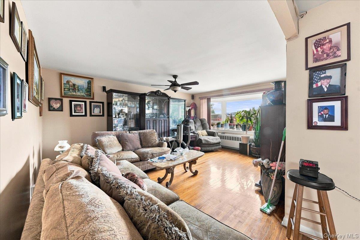 Single Family E 233rd Street Bronx, NY 10466, MLS-1043298-17