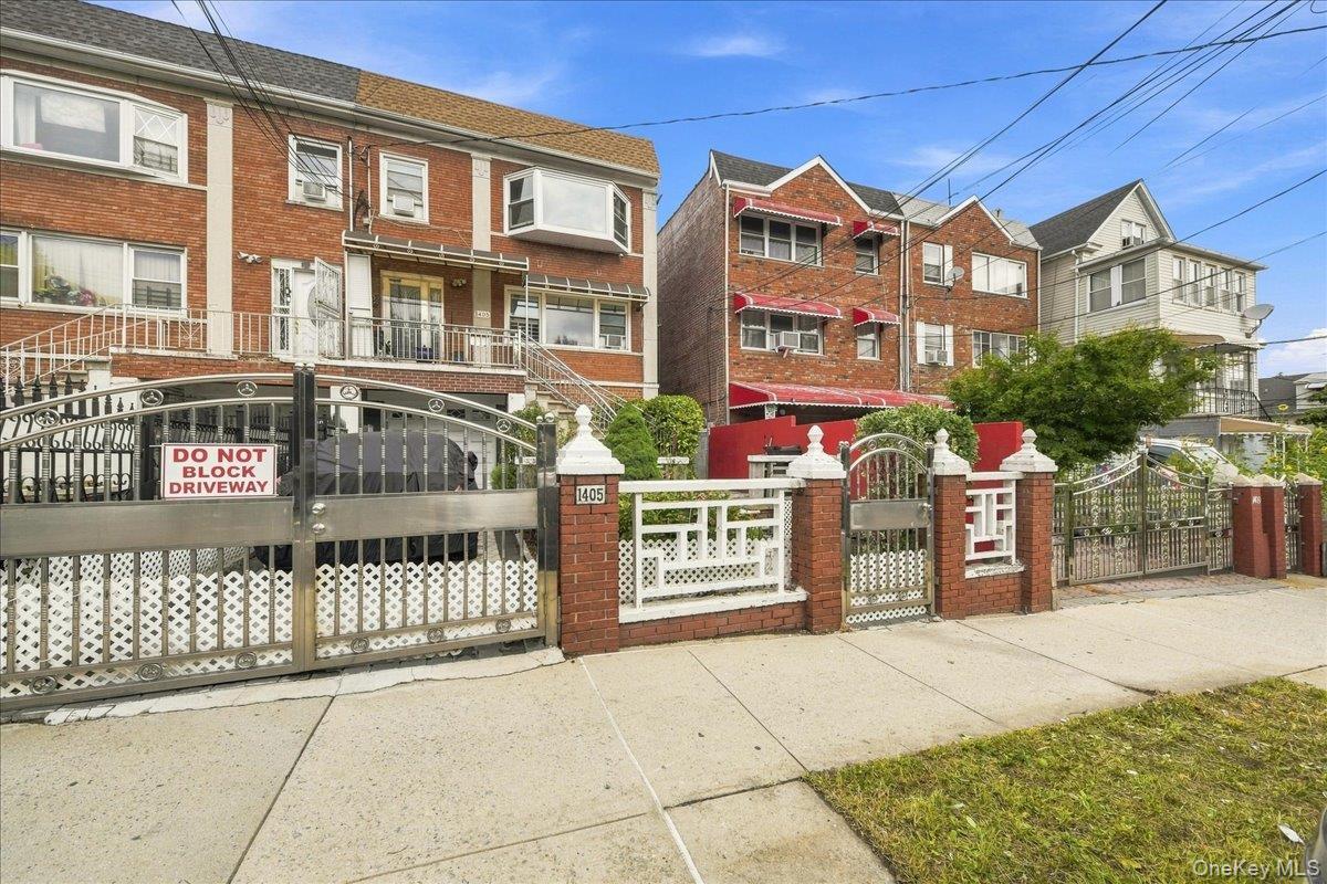 Single Family E 233rd Street Bronx, NY 10466, MLS-1043298-2