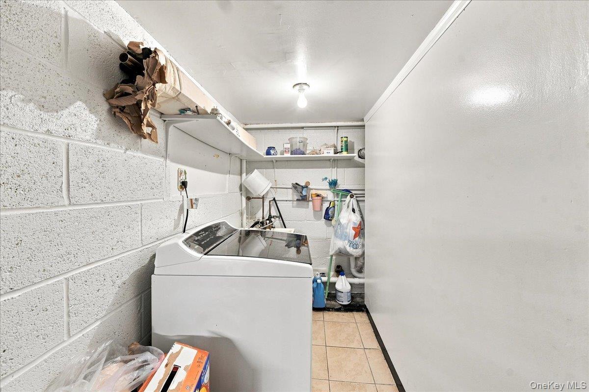 Single Family E 233rd Street Bronx, NY 10466, MLS-1043298-22