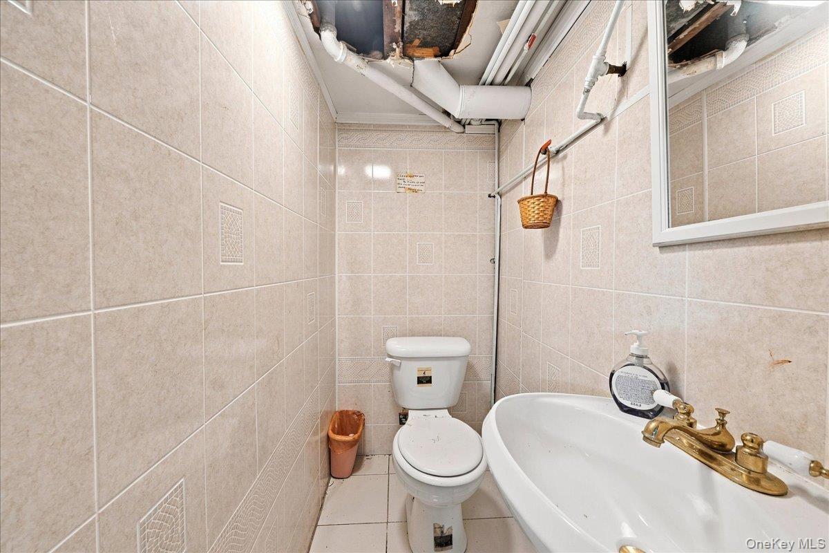 Single Family E 233rd Street Bronx, NY 10466, MLS-1043298-23