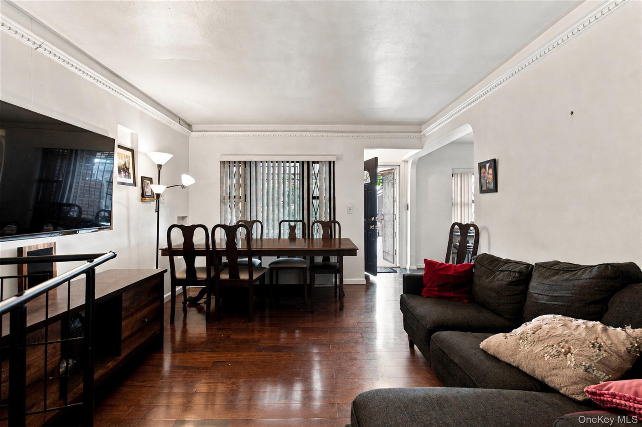 Single Family Laconia Avenue  Bronx, NY 10469, MLS-1043313-10