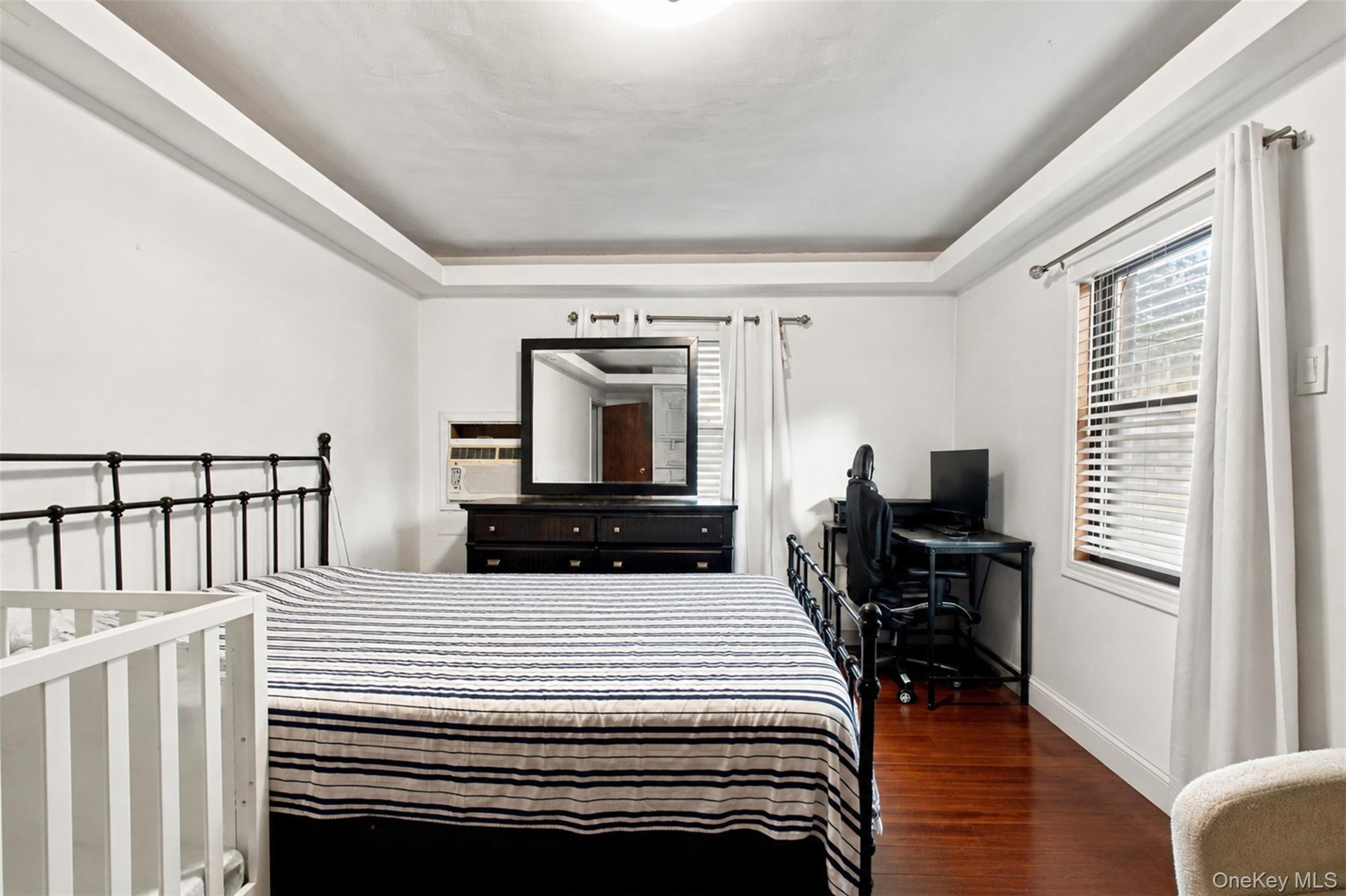 Single Family Laconia Avenue  Bronx, NY 10469, MLS-1043313-12