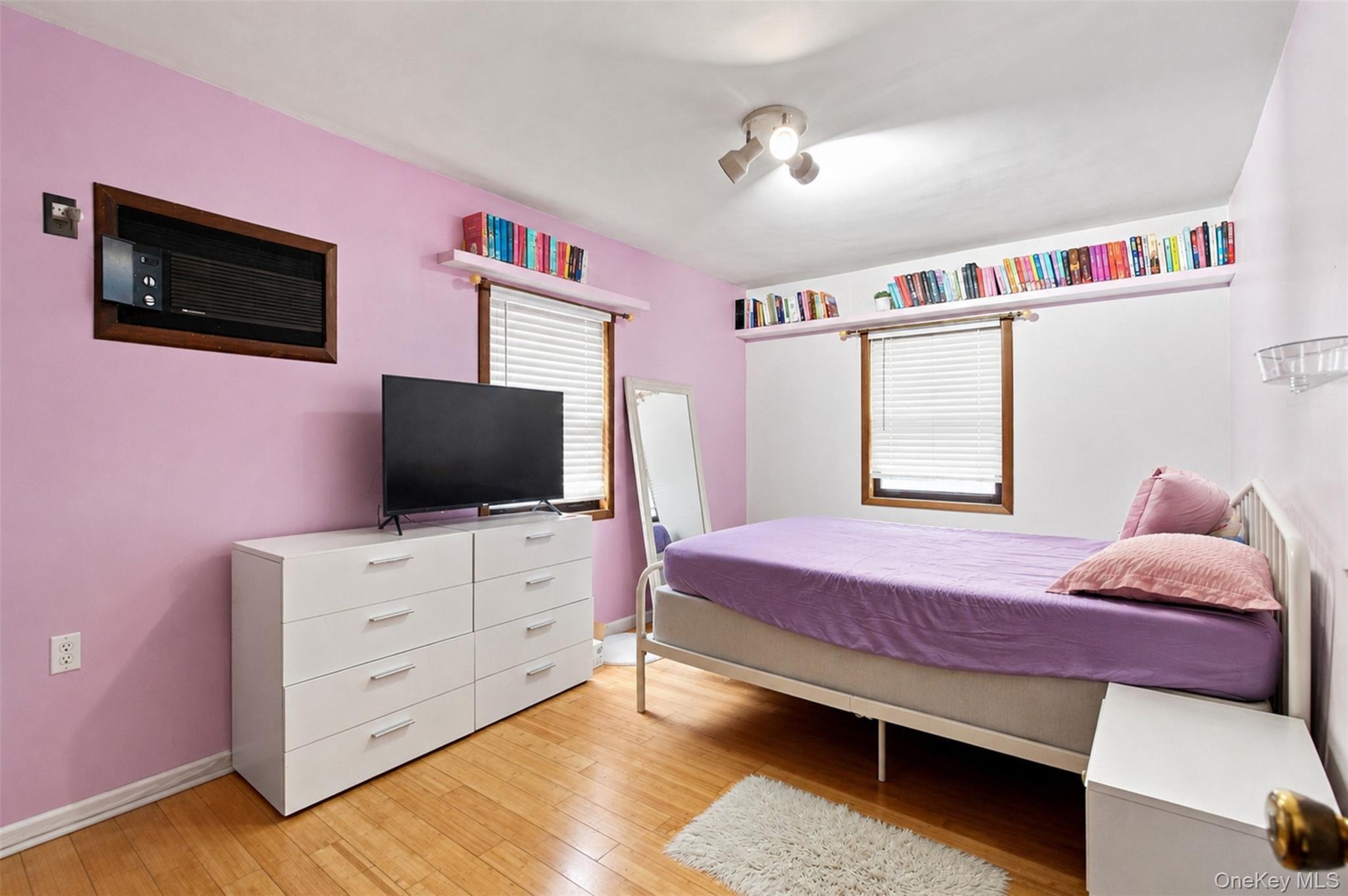 Single Family Laconia Avenue  Bronx, NY 10469, MLS-1043313-13