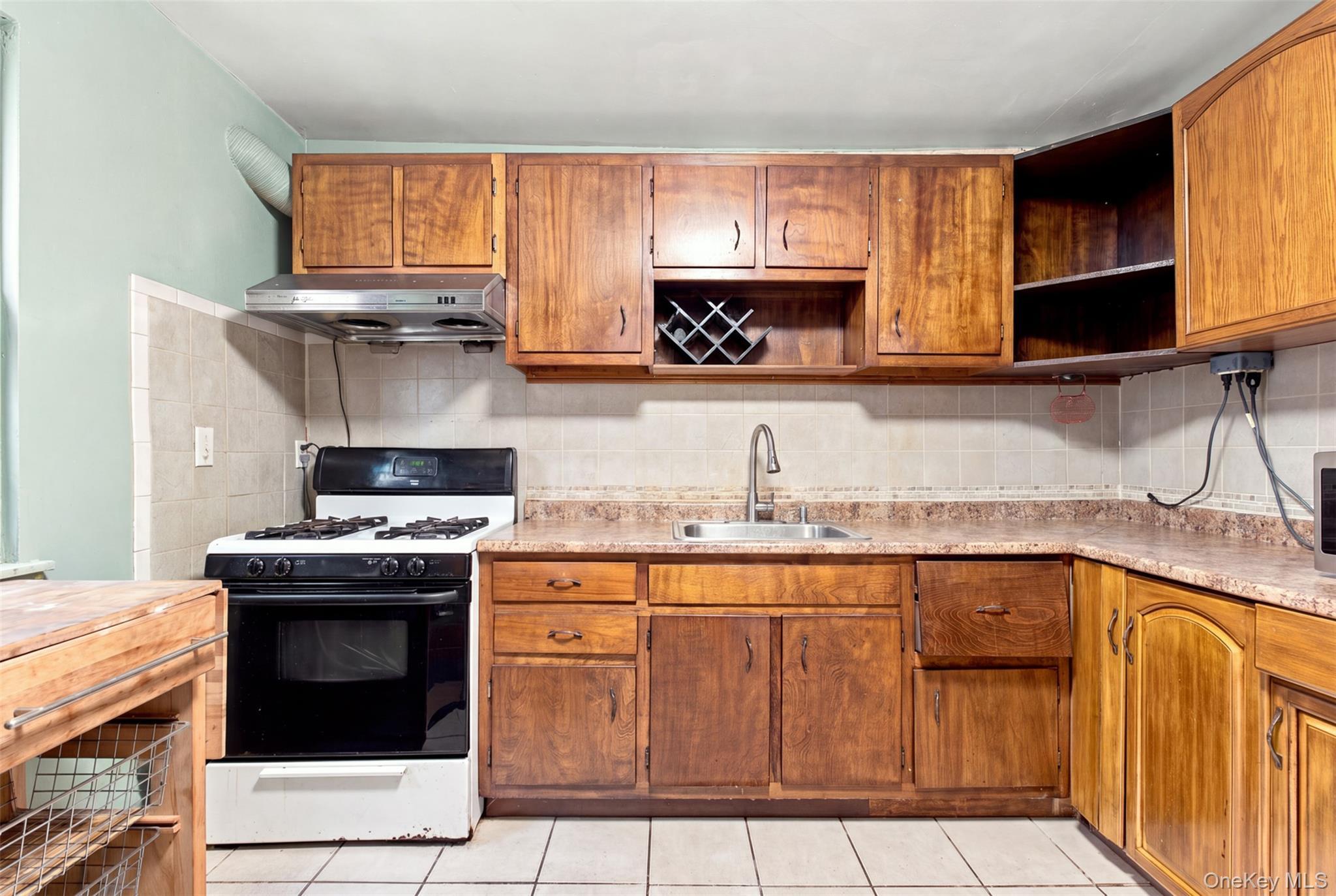 Single Family Laconia Avenue  Bronx, NY 10469, MLS-1043313-18