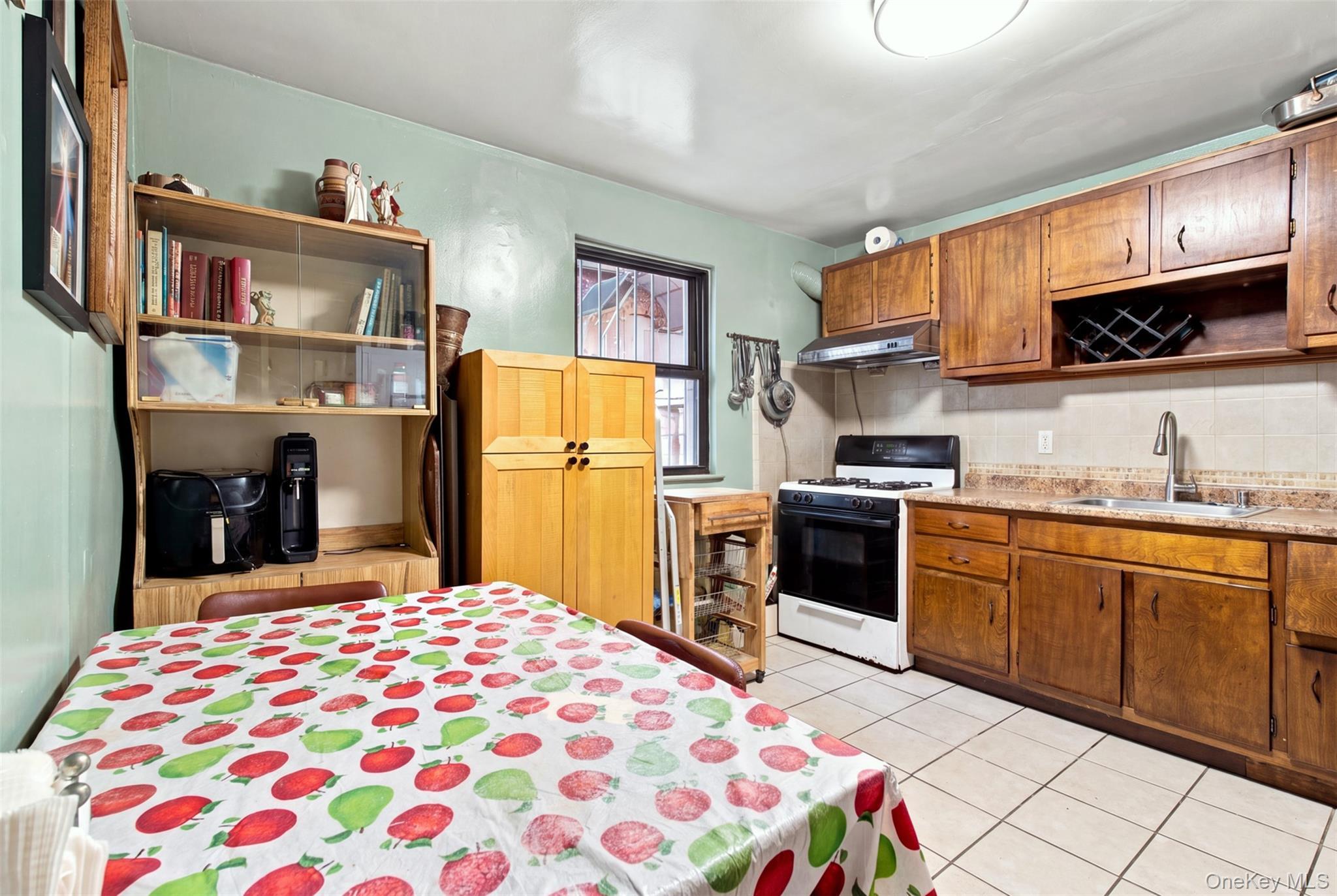 Single Family Laconia Avenue  Bronx, NY 10469, MLS-1043313-19