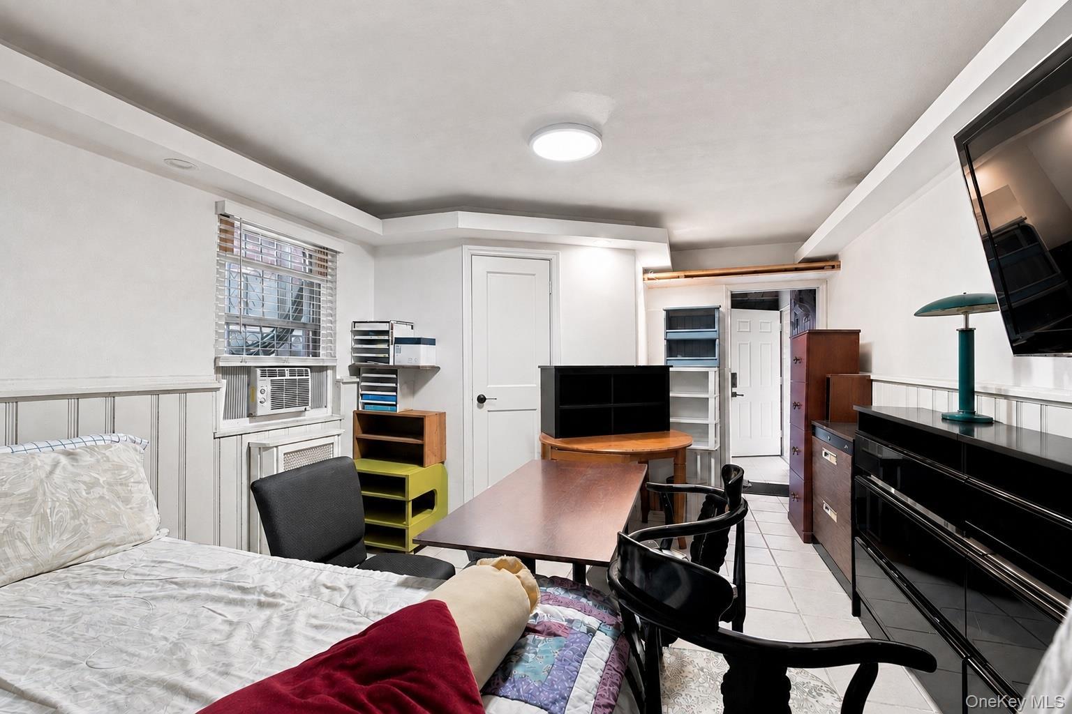 Single Family Laconia Avenue  Bronx, NY 10469, MLS-1043313-24