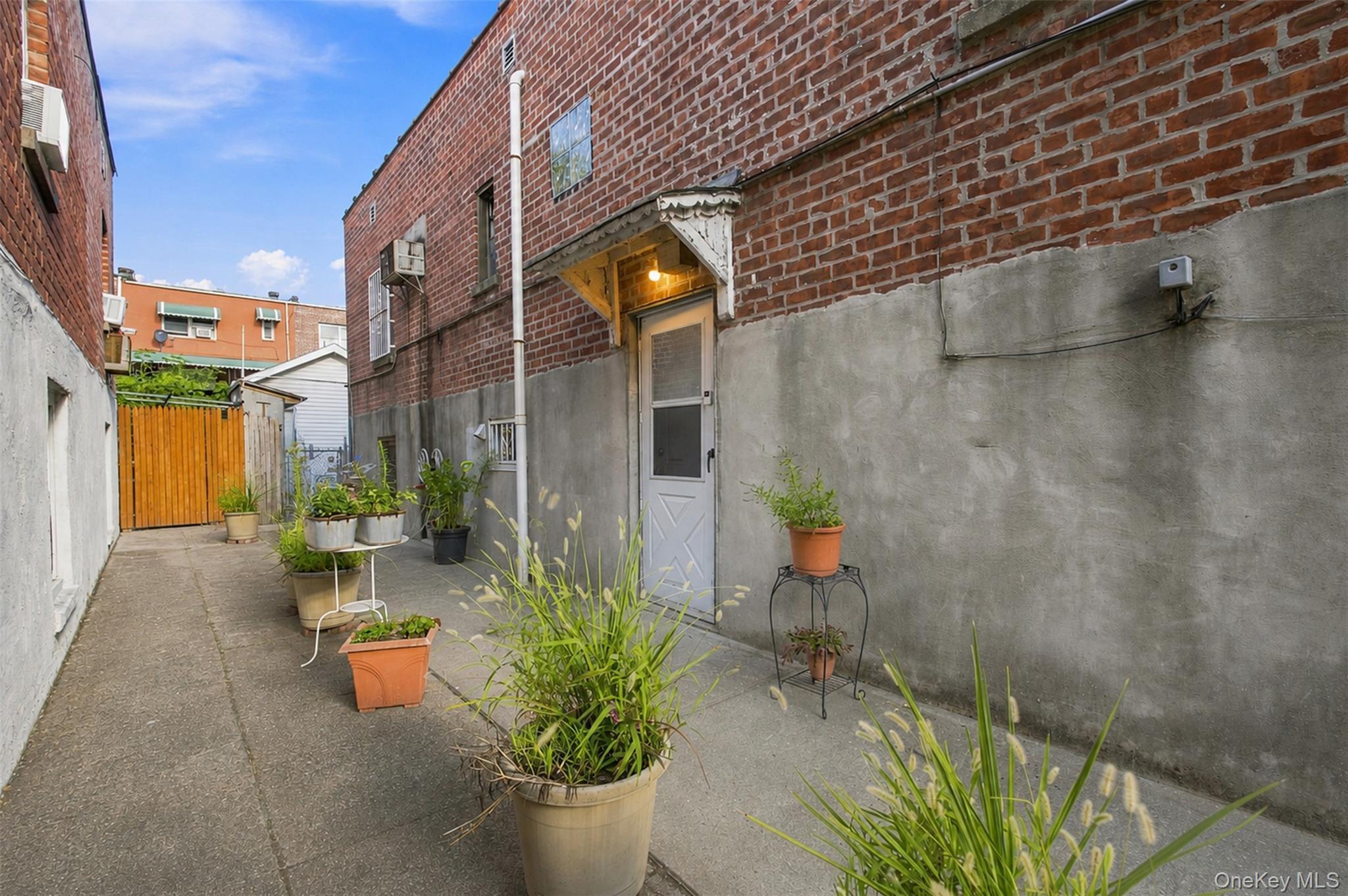 Single Family Laconia Avenue  Bronx, NY 10469, MLS-1043313-33