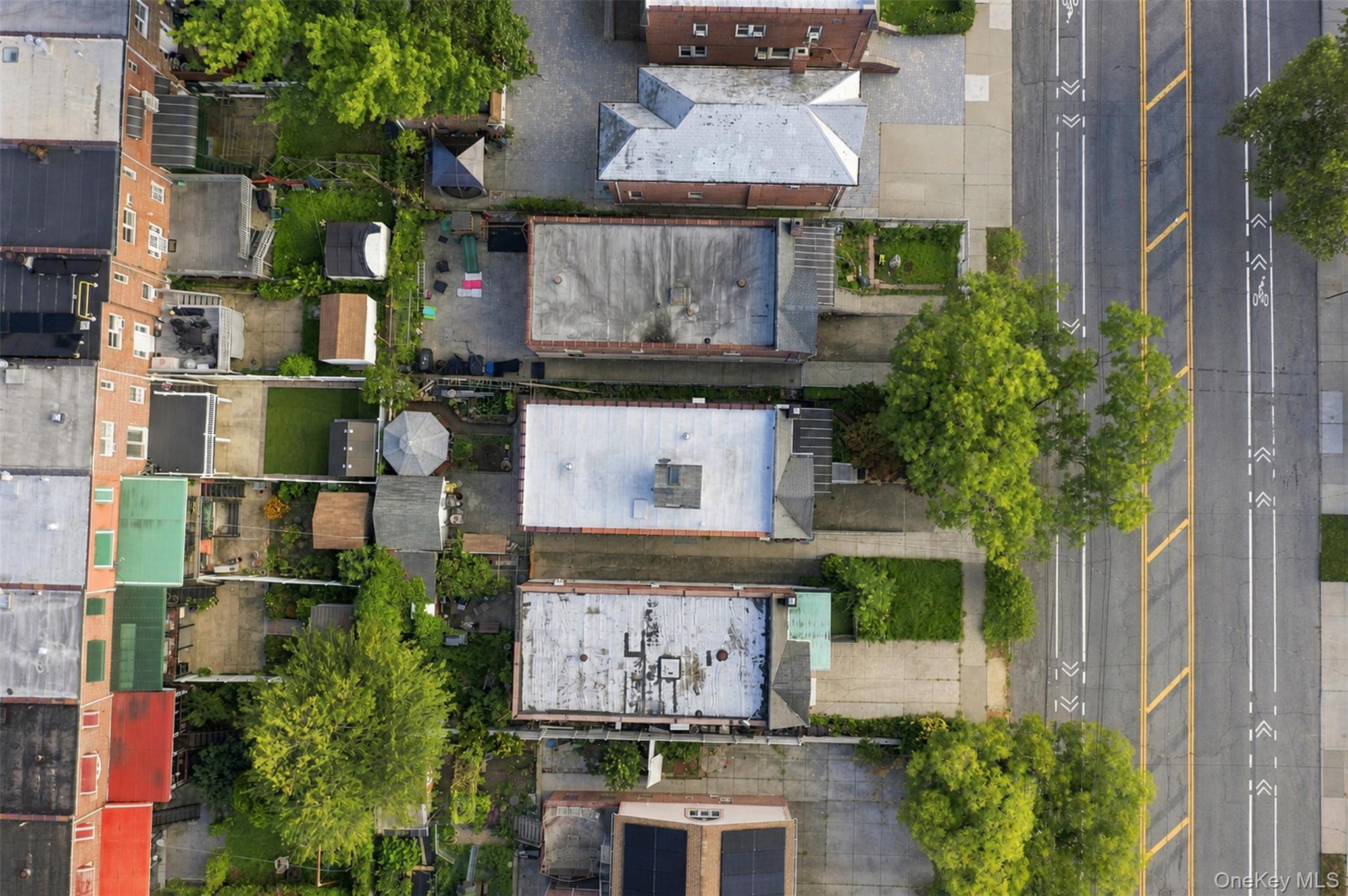 Single Family Laconia Avenue  Bronx, NY 10469, MLS-1043313-34