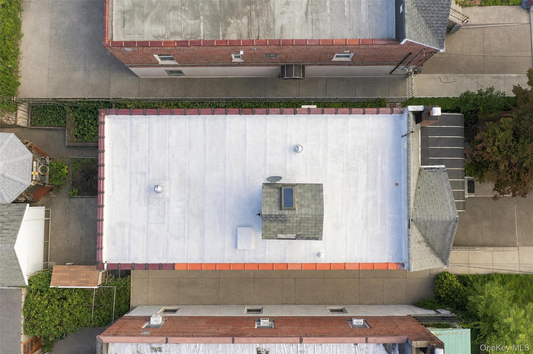 Single Family Laconia Avenue  Bronx, NY 10469, MLS-1043313-35