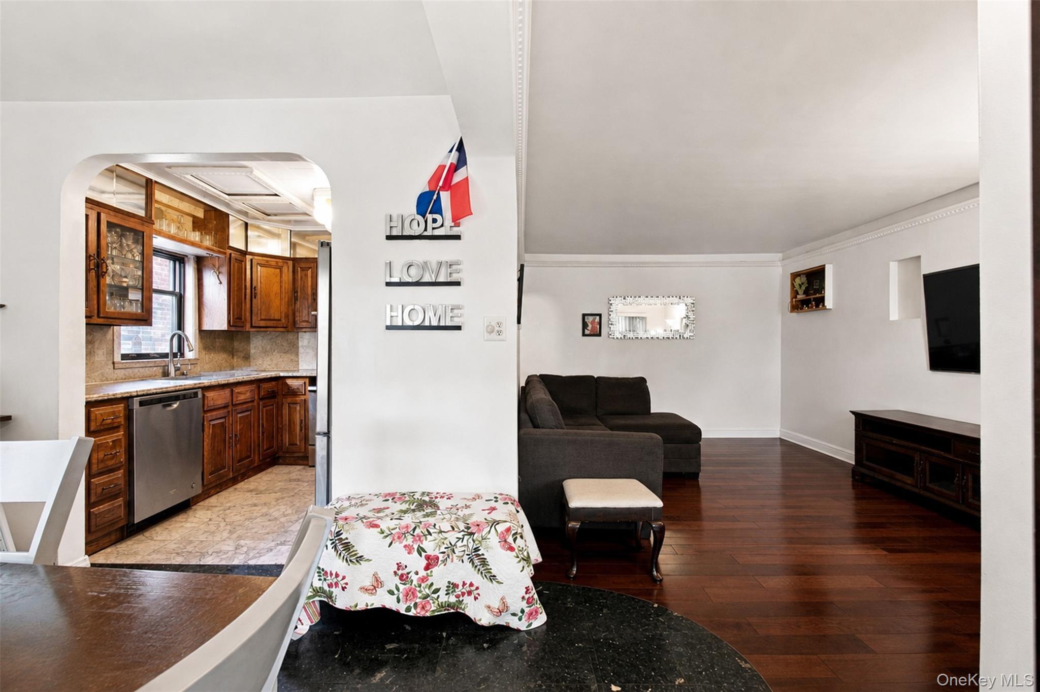 Single Family Laconia Avenue  Bronx, NY 10469, MLS-1043313-5