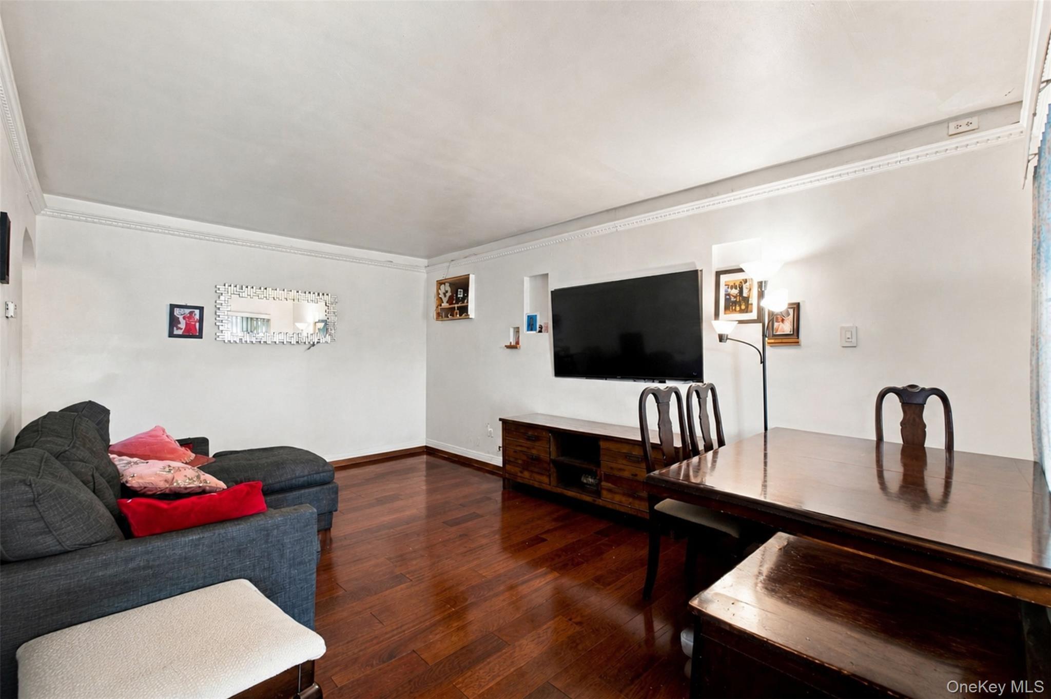 Single Family Laconia Avenue  Bronx, NY 10469, MLS-1043313-9