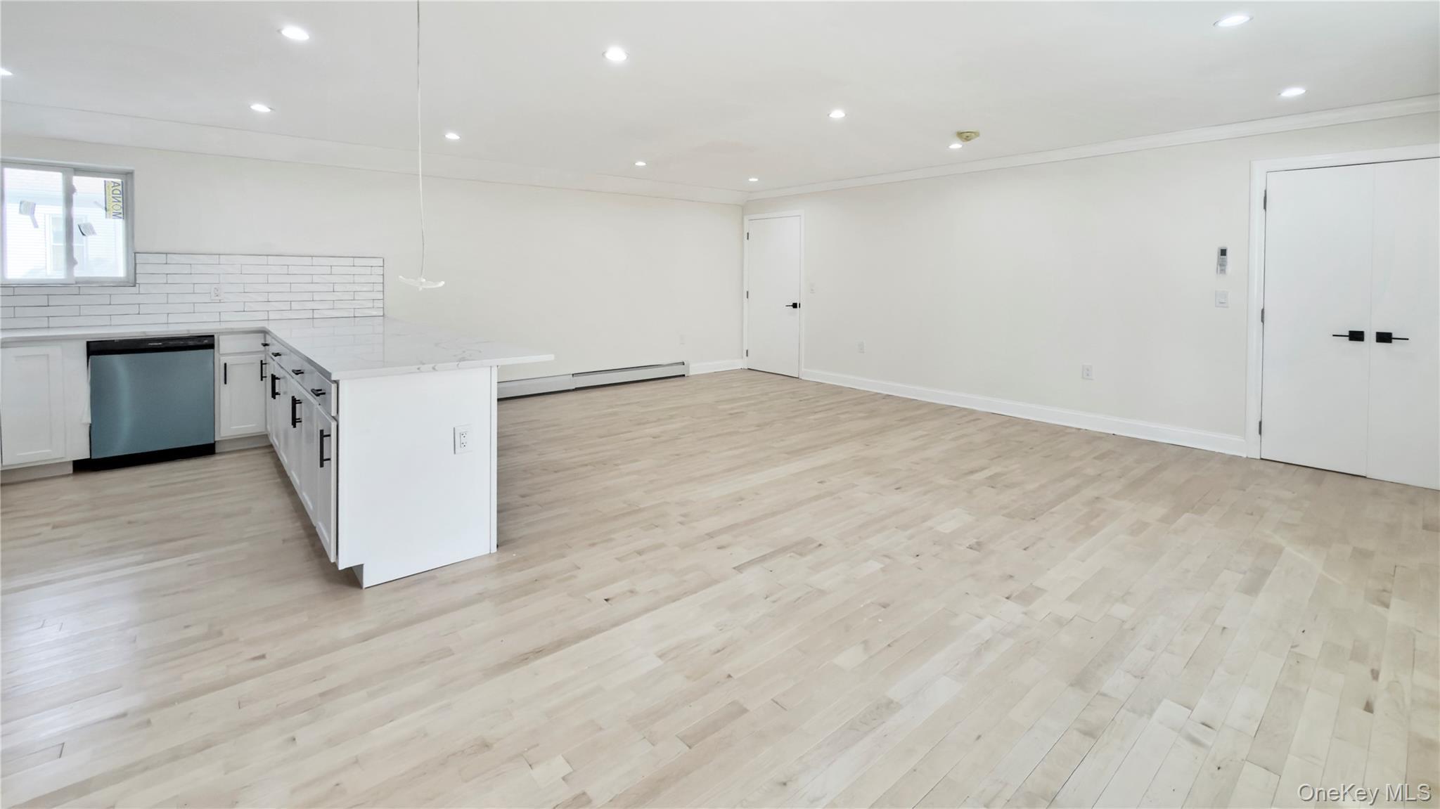 Single Family E 93rd Street  Brooklyn, NY 11236, MLS-1043323-28