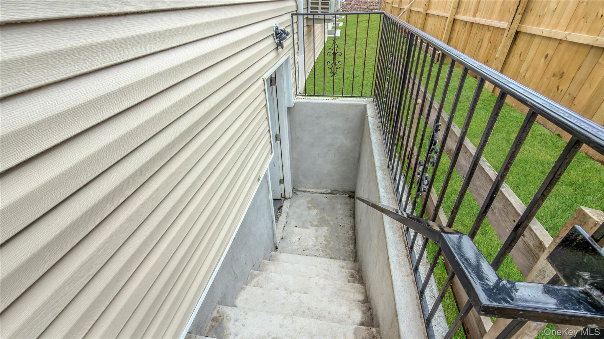 Single Family E 93rd Street  Brooklyn, NY 11236, MLS-1043323-40