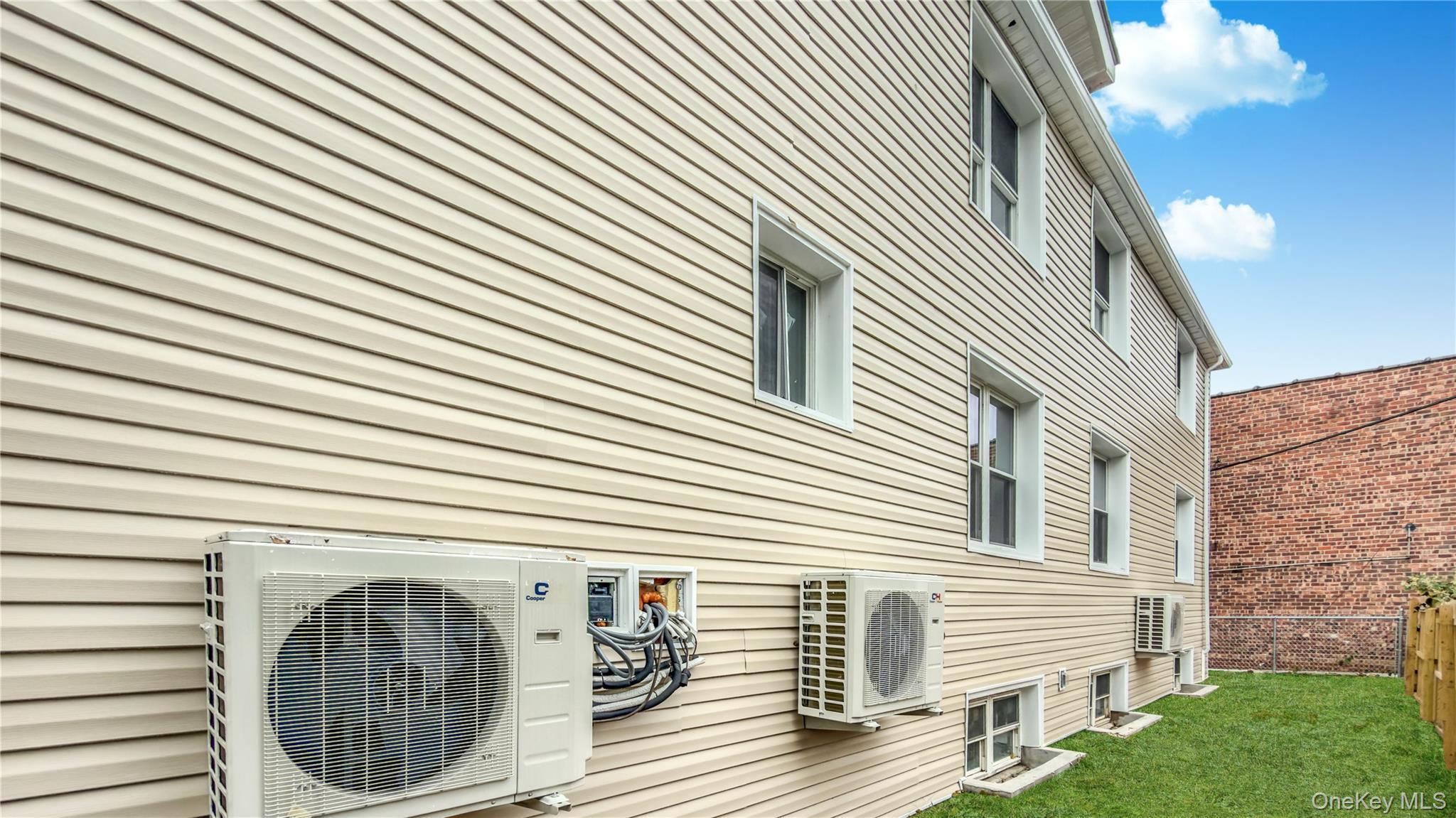Single Family E 93rd Street  Brooklyn, NY 11236, MLS-1043323-43