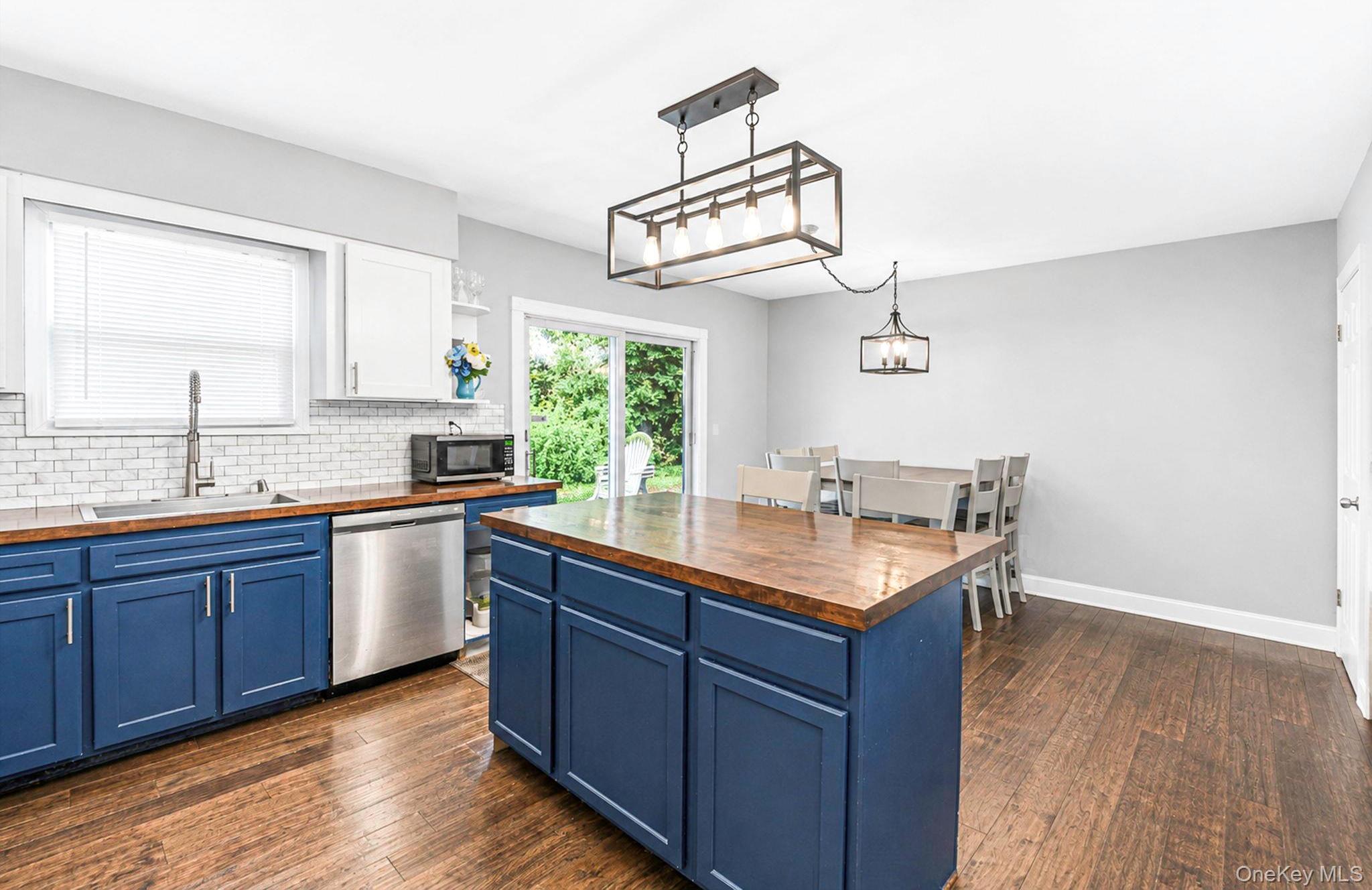 Single Family Ashland Street  Suffolk County, NY 11766, MLS-1043338-11