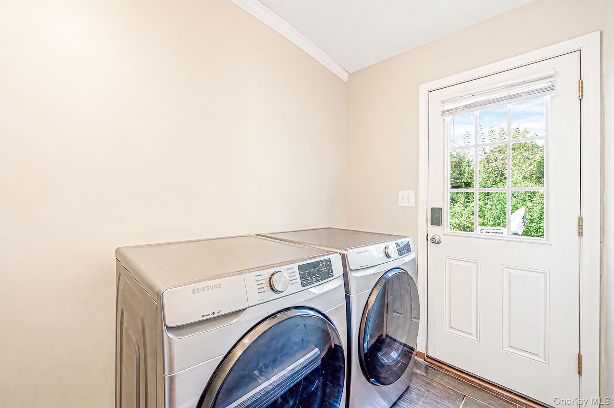 Single Family Ashland Street  Suffolk County, NY 11766, MLS-1043338-17