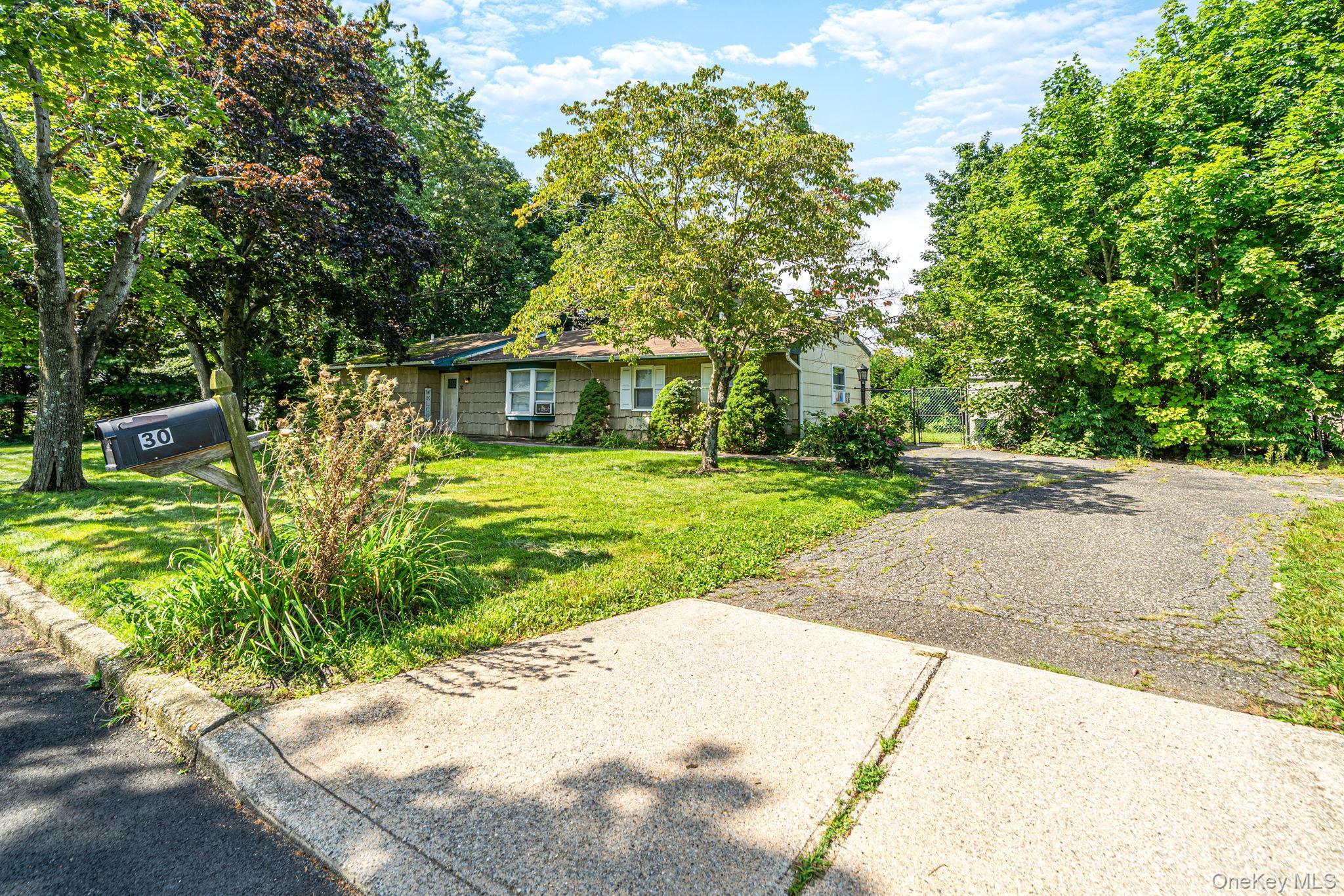 Single Family Ashland Street  Suffolk County, NY 11766, MLS-1043338-2