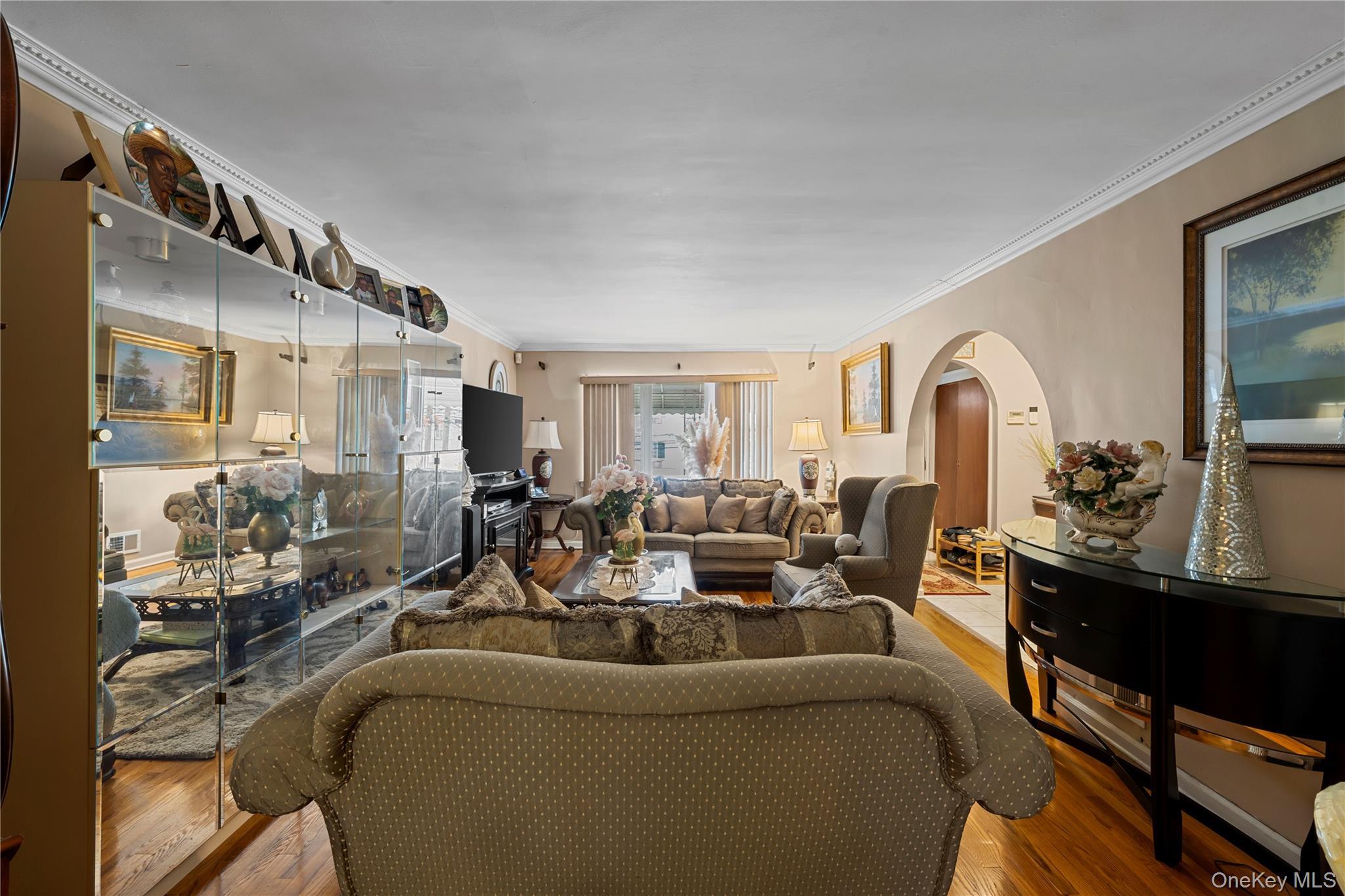 Single Family E 223rd Street Bronx, NY 10466, MLS-1043364-15