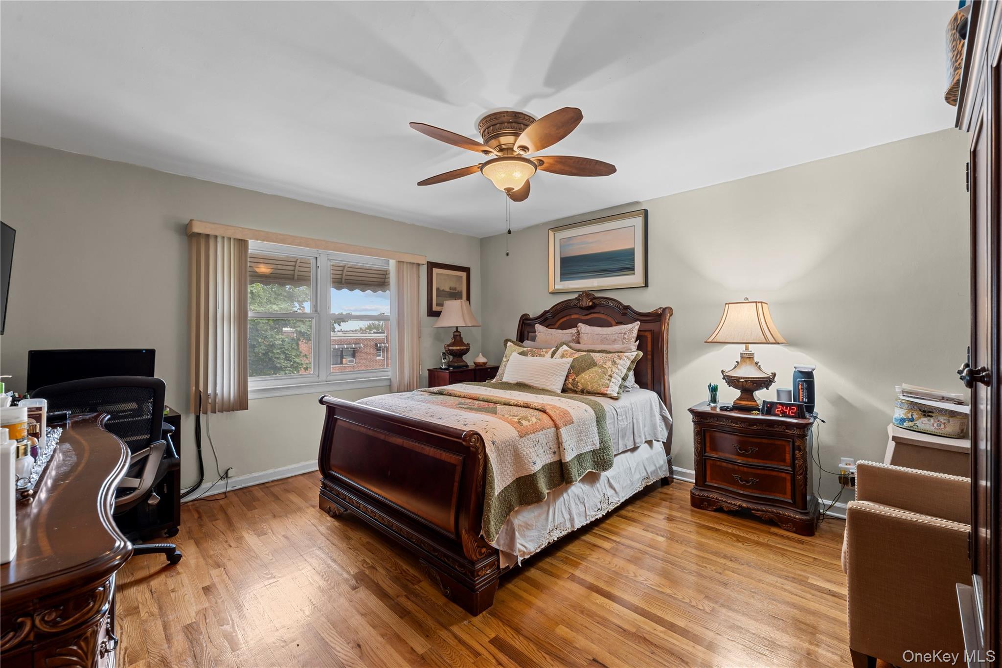 Single Family E 223rd Street Bronx, NY 10466, MLS-1043364-16