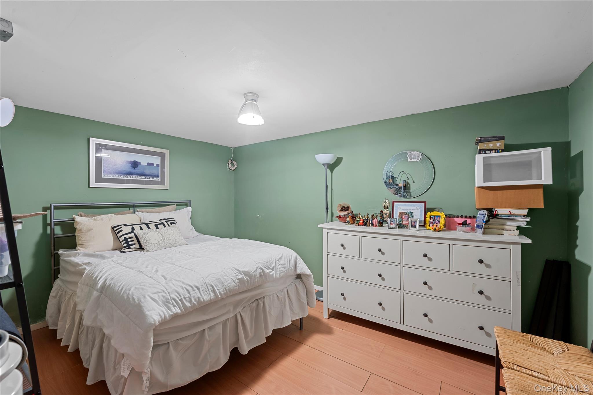 Single Family E 223rd Street Bronx, NY 10466, MLS-1043364-17