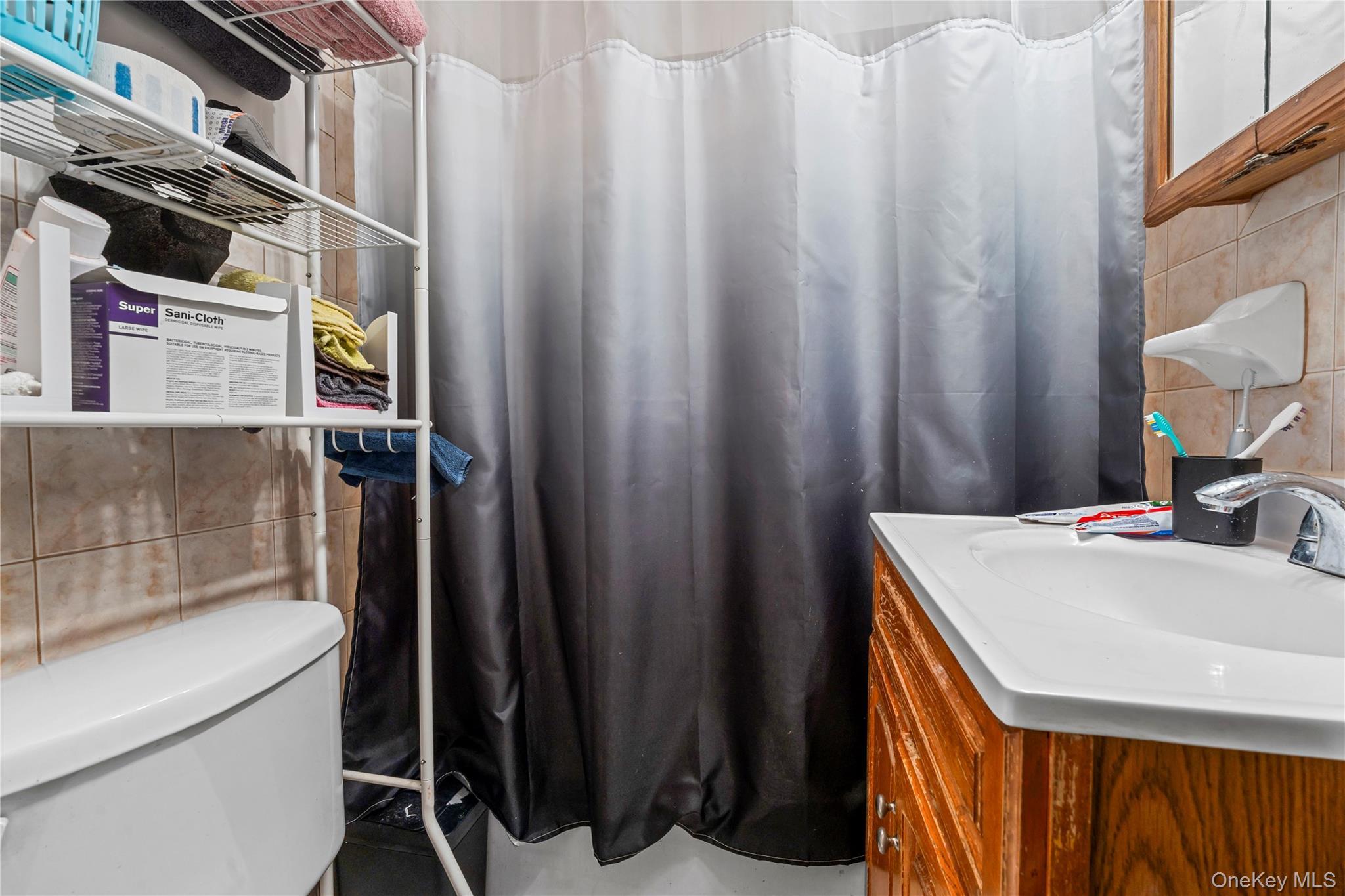 Single Family E 223rd Street Bronx, NY 10466, MLS-1043364-20