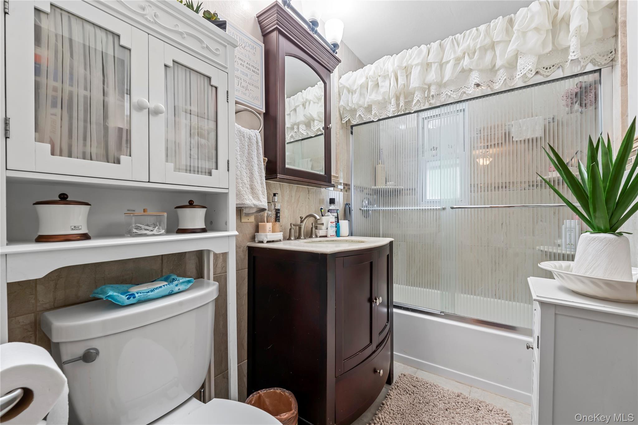 Single Family E 223rd Street Bronx, NY 10466, MLS-1043364-22